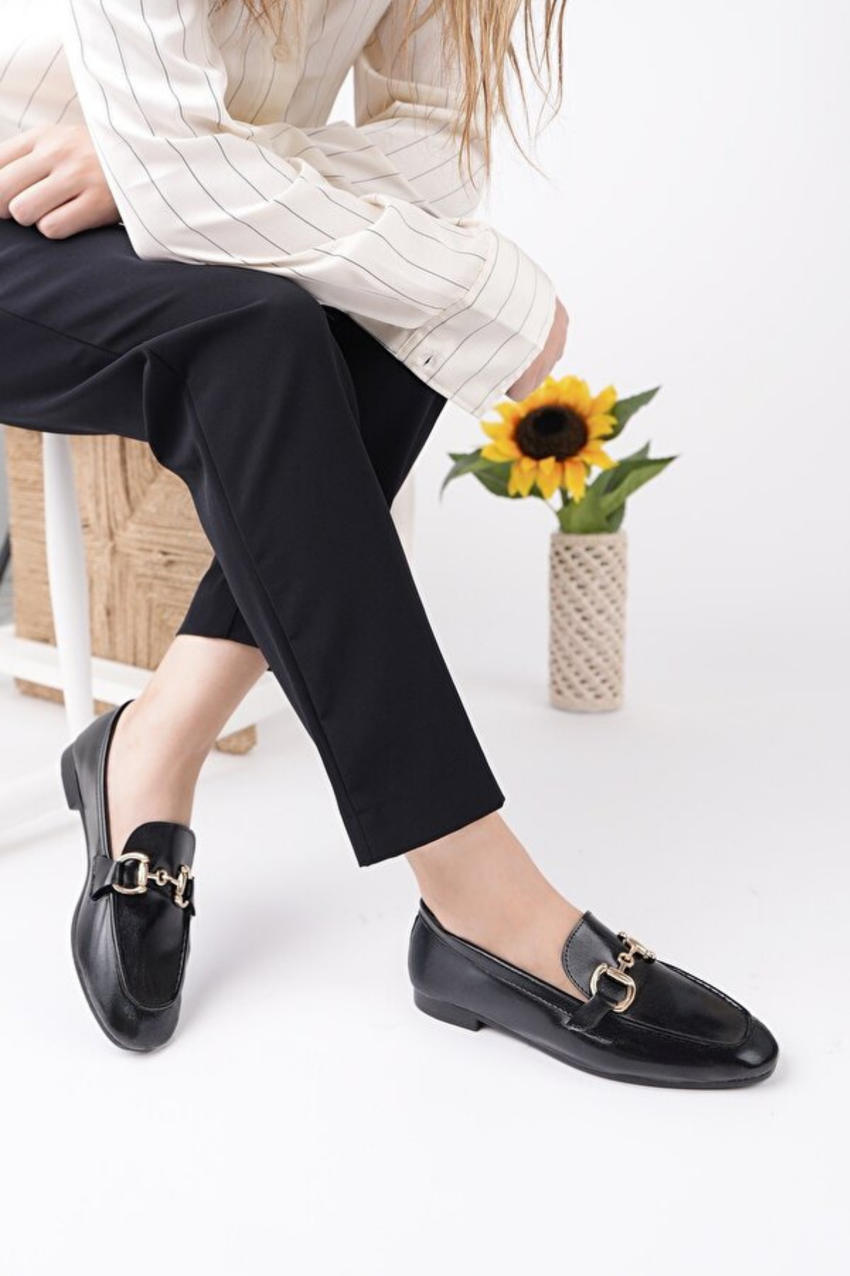 Kadın Siyah Taşlı Babet Mary Jane Ayakkabı – Şık, Rahat, Günlük & Özel Gün Kullanıma Uygun – Zamansız Şık Tasarım, Günlük & Ofis Kullanımına Uygun, Premium Görünümlü Rahat Taban