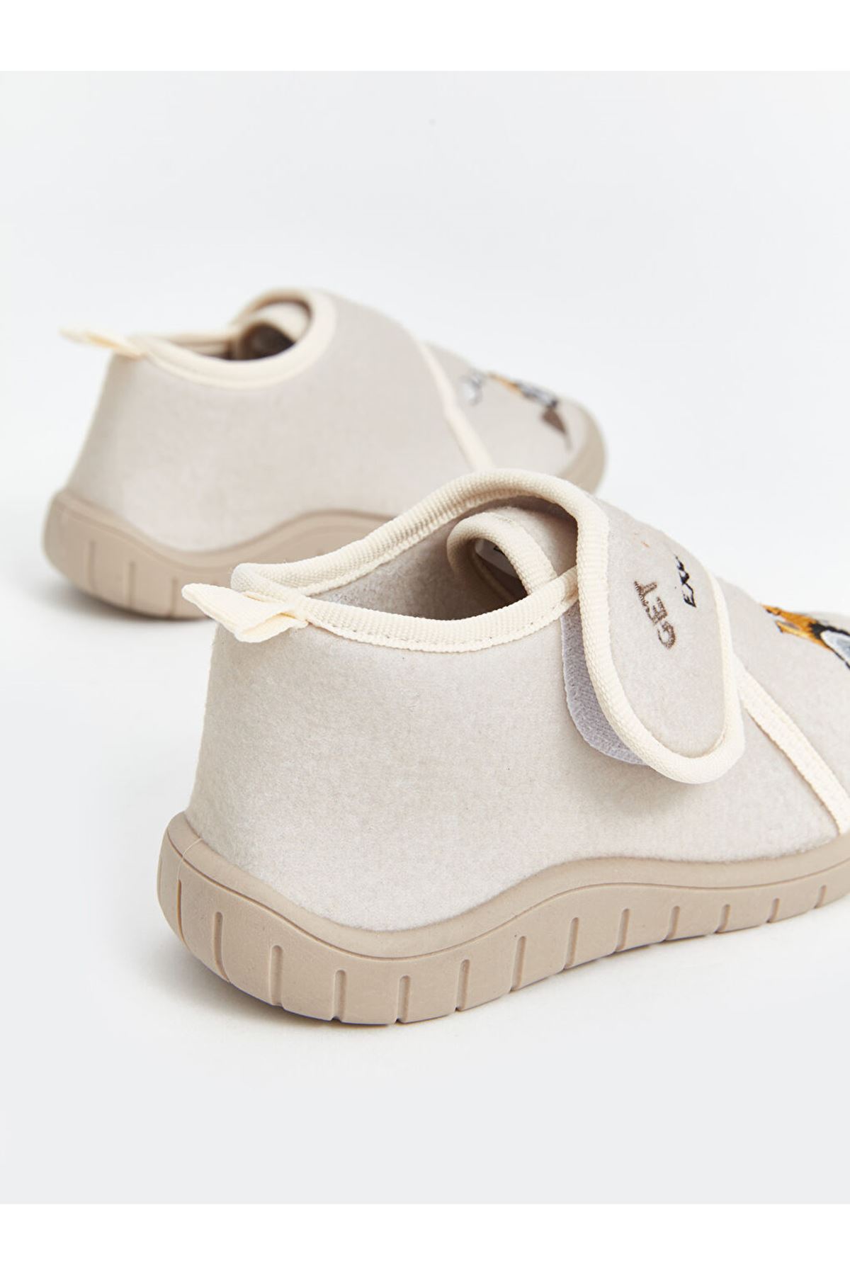 Erkek Çocuk Bej Cırt Cırtlı Günlük Ayakkabı – Yumuşak Tabanlı, Rahat ve Hafif Panduf