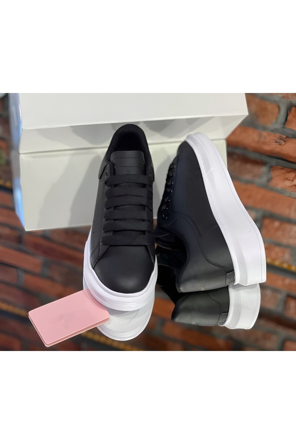 Santa Monica Siyah Spor Ayakkabı – Hafif, Nefes Alabilen Günlük Yürüyüş Sneaker