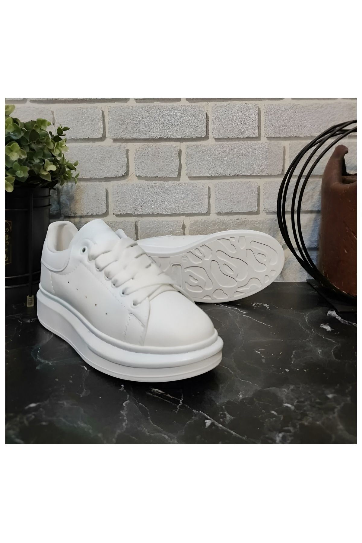 Santa Monica Beyaz Spor Ayakkabı – Hafif, Nefes Alabilen Günlük Yürüyüş Sneaker