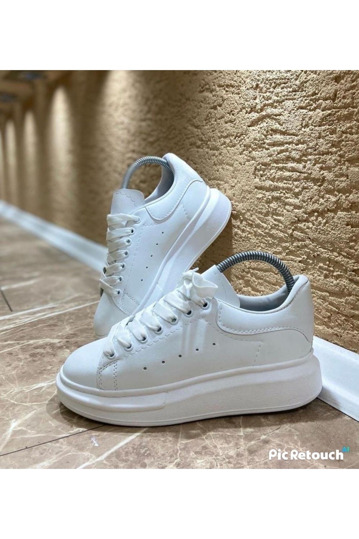 Santa Monica Beyaz Spor Ayakkabı – Hafif, Nefes Alabilen Günlük Yürüyüş Sneaker