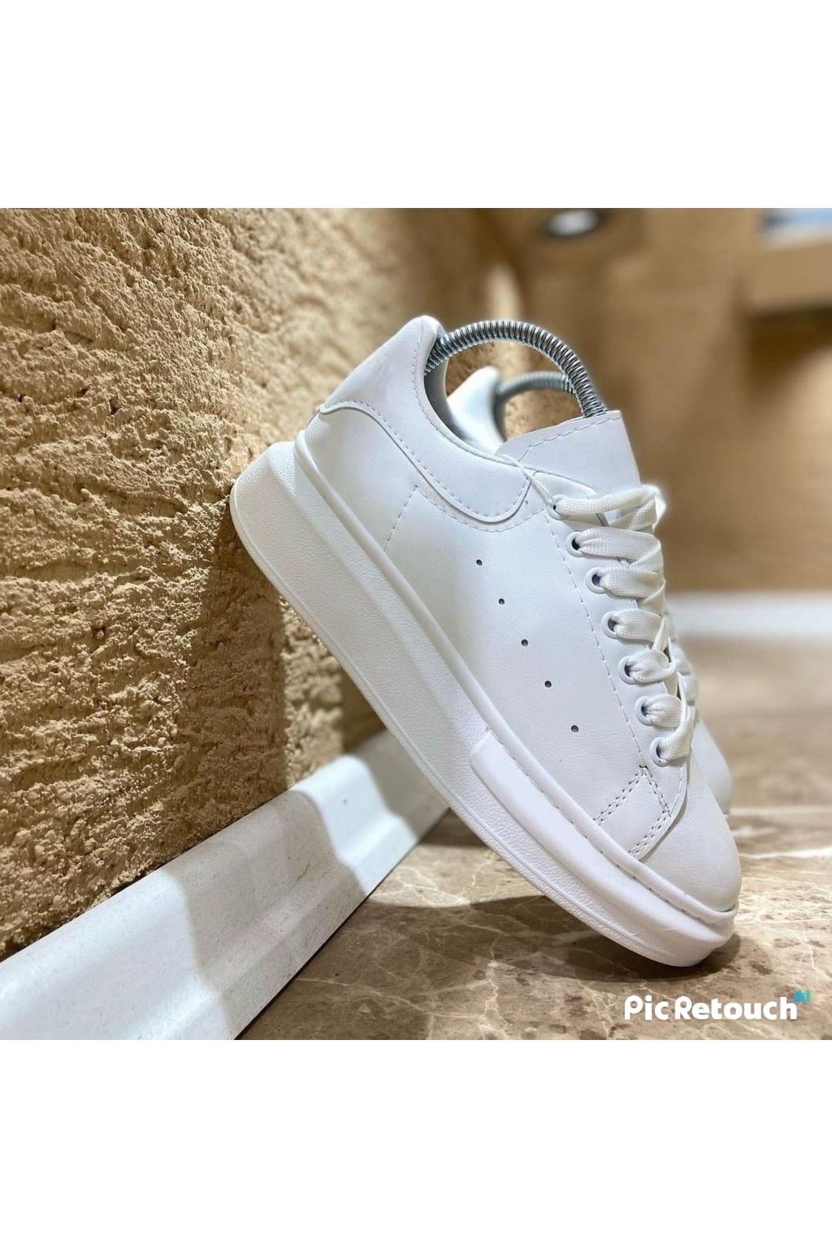 Santa Monica Beyaz Spor Ayakkabı – Hafif, Nefes Alabilen Günlük Yürüyüş Sneaker