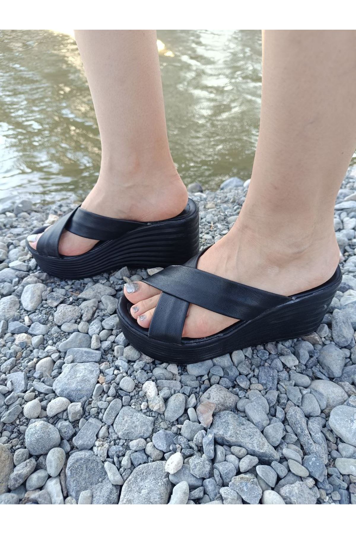 Çapraz Bantlı Yüksek Platform Topuklu Rahat Şık Terlik
