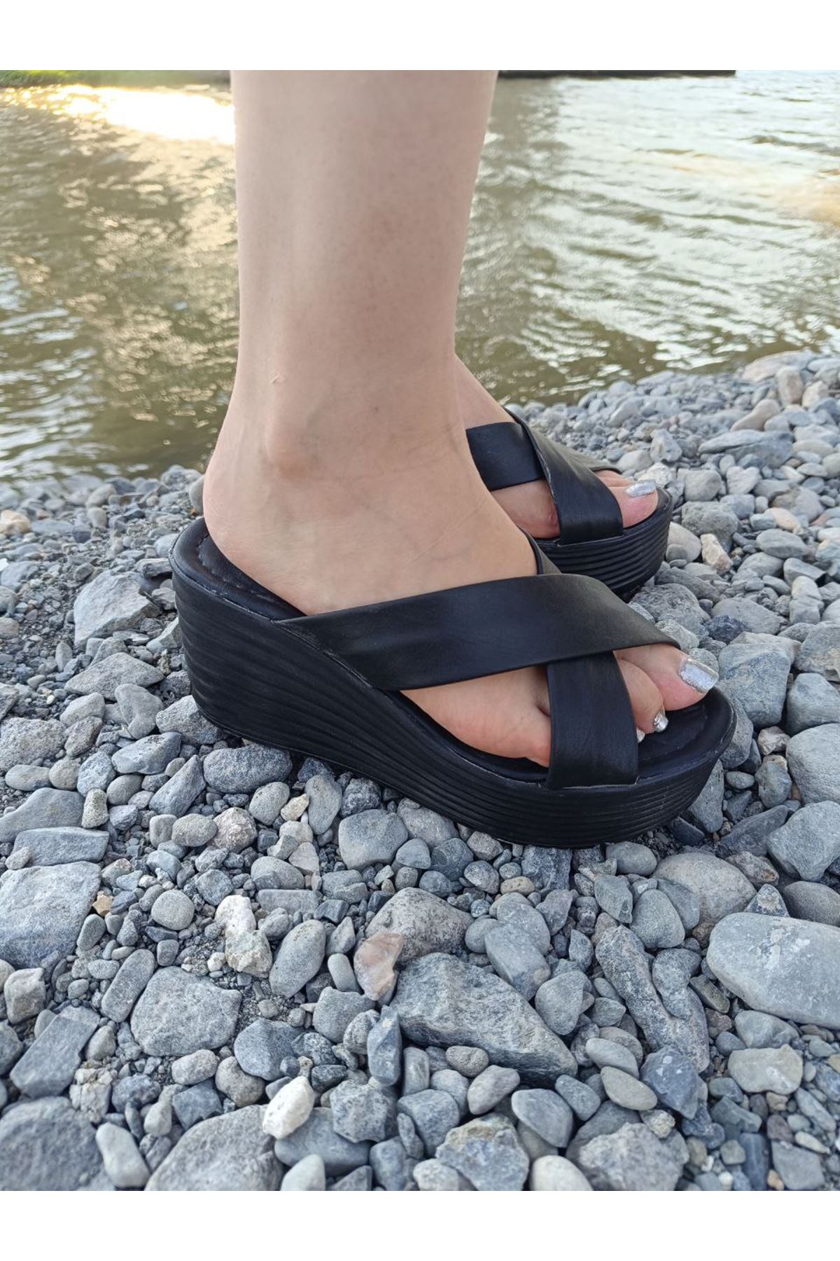 Çapraz Bantlı Yüksek Platform Topuklu Rahat Şık Terlik