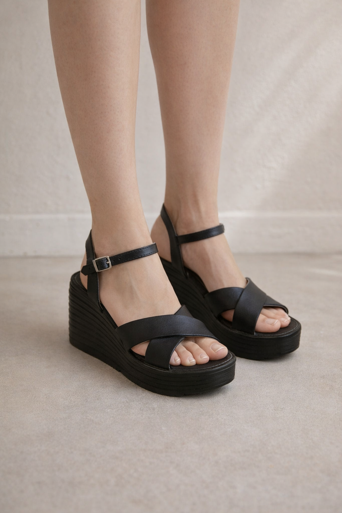 Çapraz Bantlı Yüksek Platform Topuklu Rahat Şık Bağlamalı Sandalet 