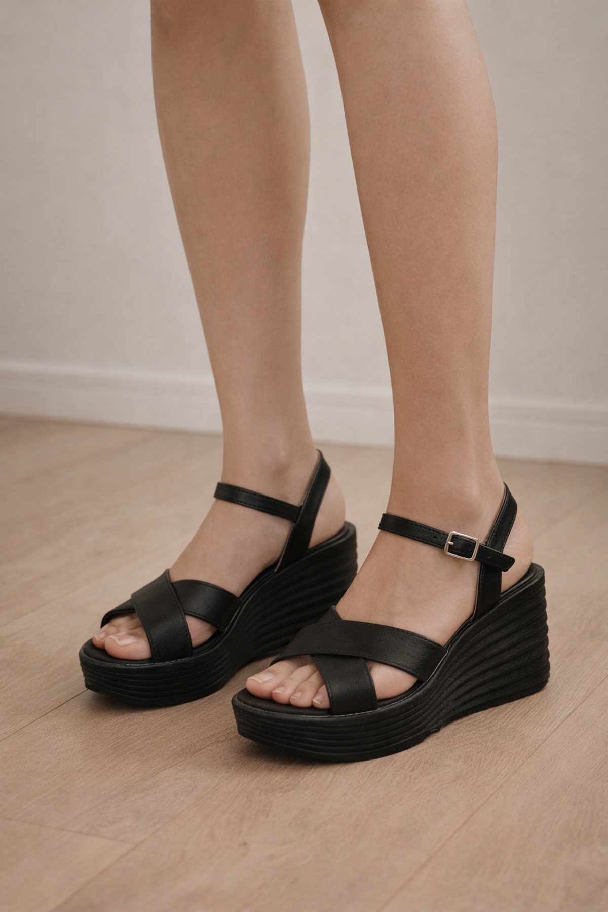 Çapraz Bantlı Yüksek Platform Topuklu Rahat Şık Bağlamalı Sandalet 