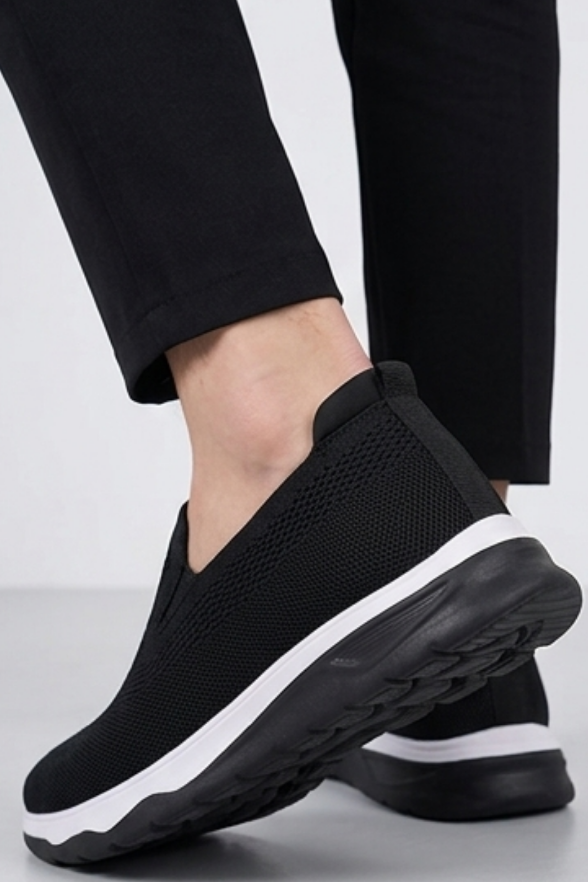 Ultra Hafif Nefes Alabilir Siyah Beyaz Slip-On Sneaker Günlük Rahat Erkek Spor Ayakkabı