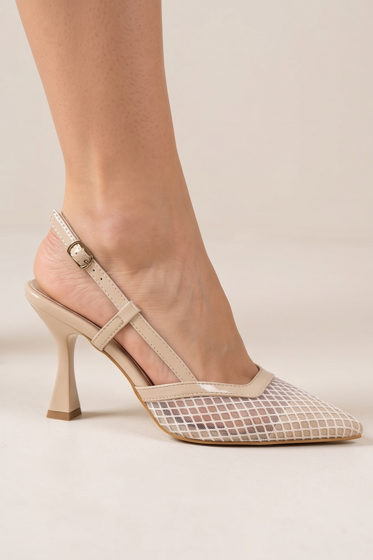 Elegance Nude File Dokulu İnce Topuklu Slingback Kadın Ayakkabı – Modern Zarif ve Şık