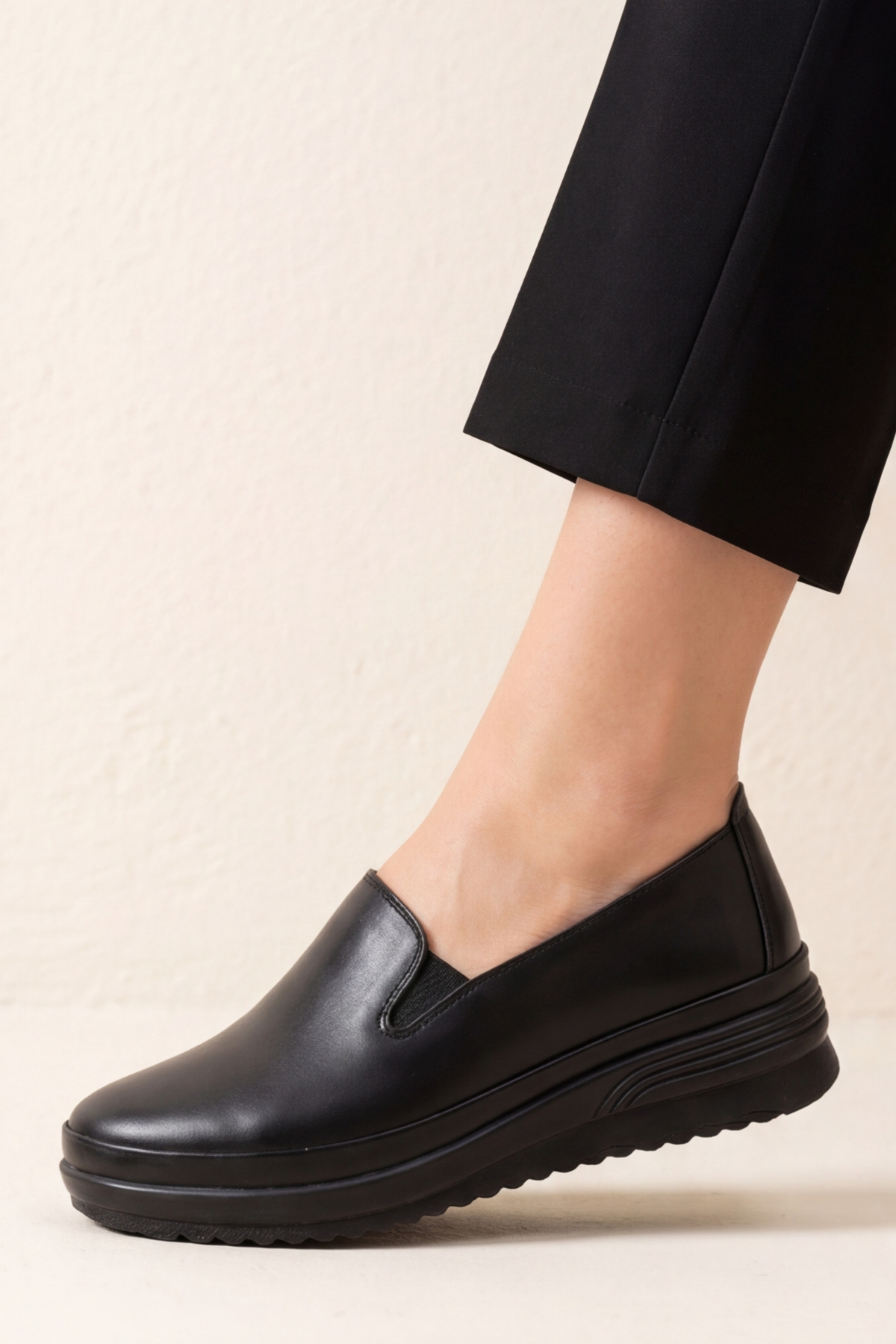 Comfort-Flex Siyah Hafif Yüksek Tabanlı Kadın Loafer - Anne Ayakkabısı - Günlük Rahat Esnek Yan Bantlı Dolgu Taban Ayakkabı