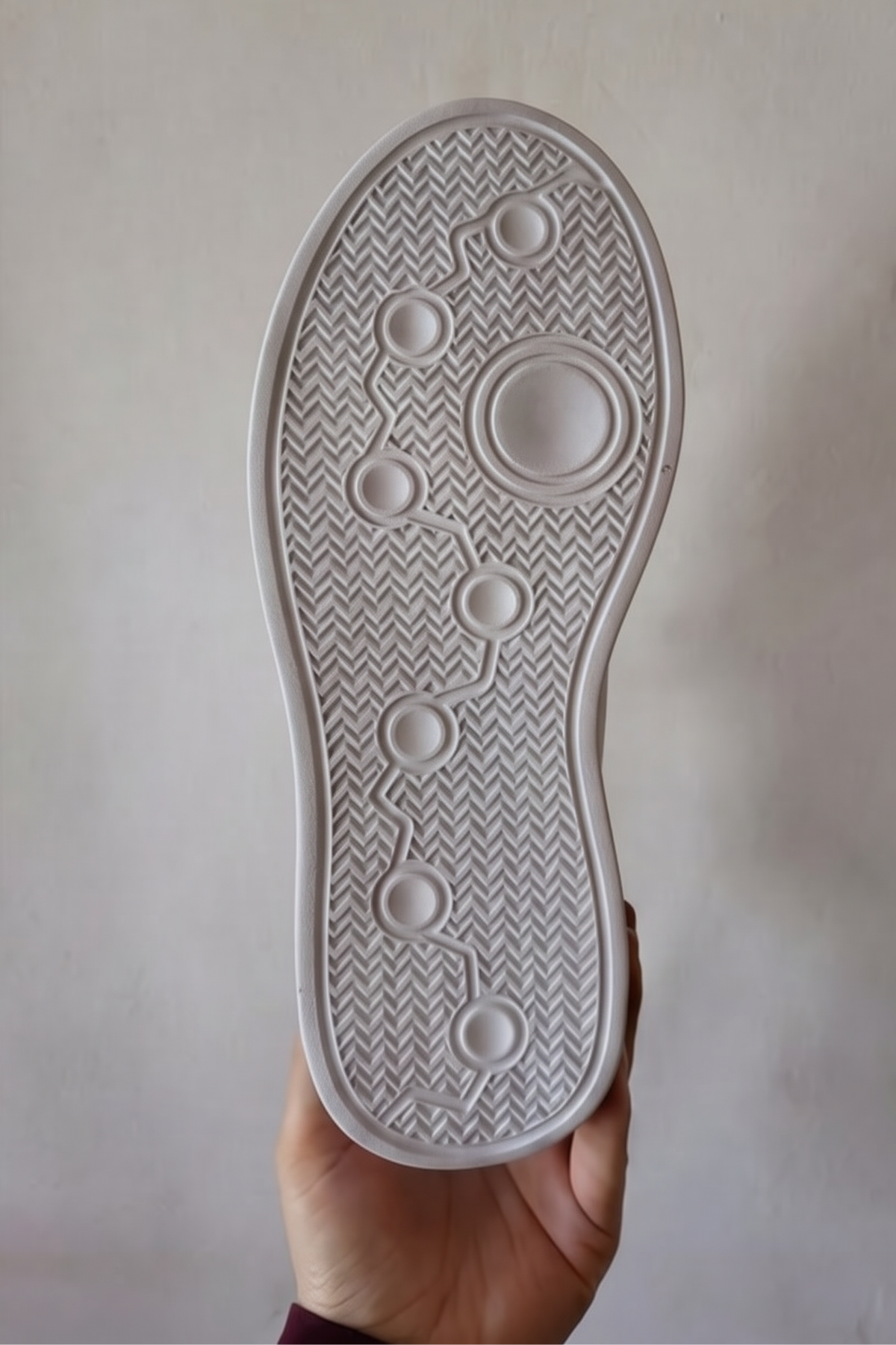 Classic-Icon Beyaz Deri Görünümlü Yeşil Amblemli Günlük Kadın Sneaker - Rahat Tabanlı Minimalist Şehir Ayakkabısı