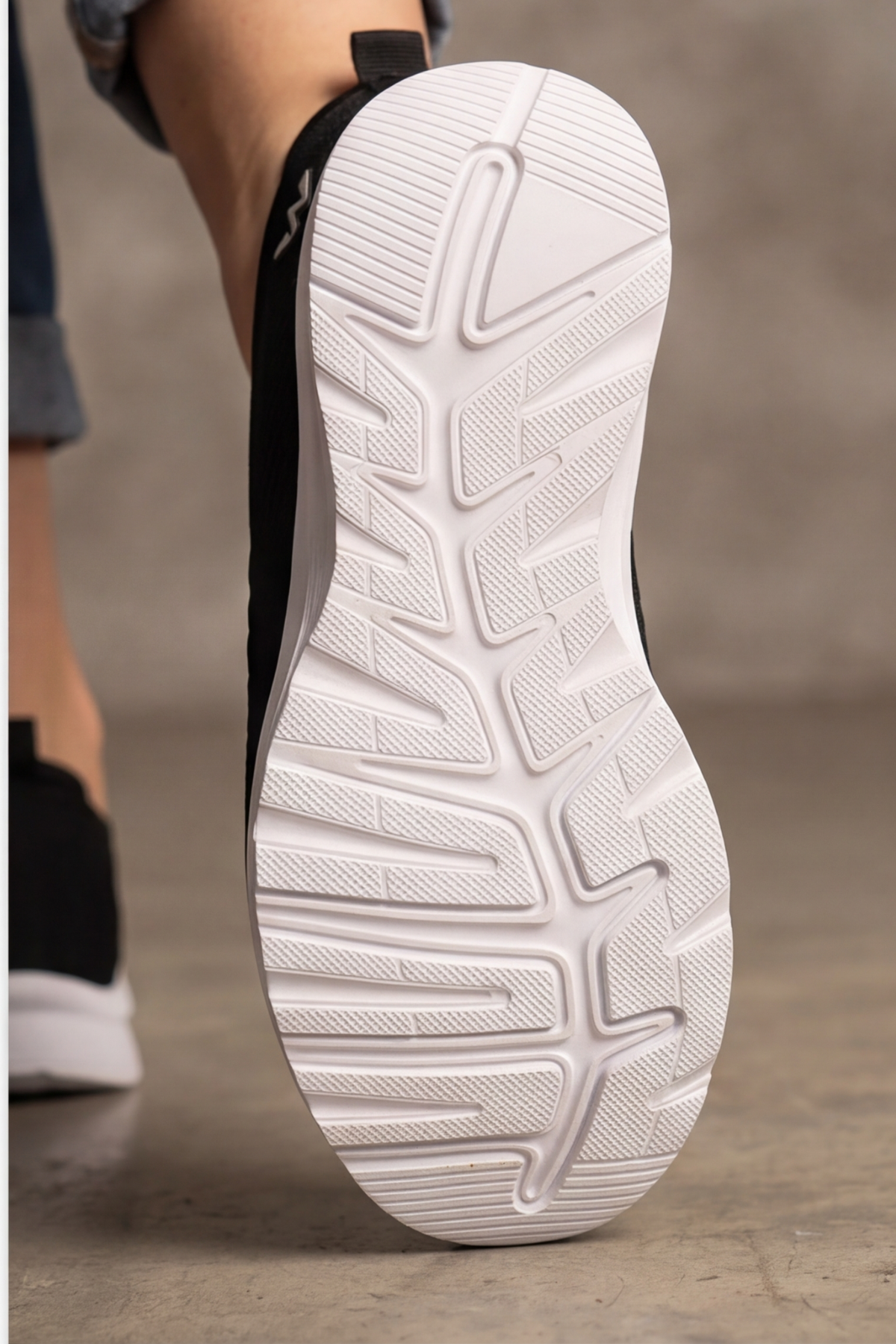 CloudWalk Comfort Siyah Beyaz Rahat Günlük Yumuşak Tabanlı 4 Mevsim Trend Kadın Slip-On Sneaker Ayakkabı