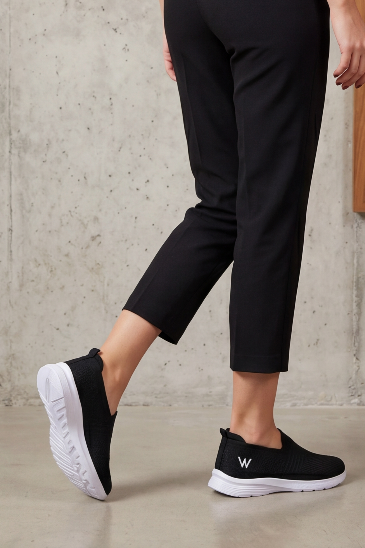 CloudWalk Comfort Siyah Beyaz Rahat Günlük Yumuşak Tabanlı 4 Mevsim Trend Kadın Slip-On Sneaker Ayakkabı