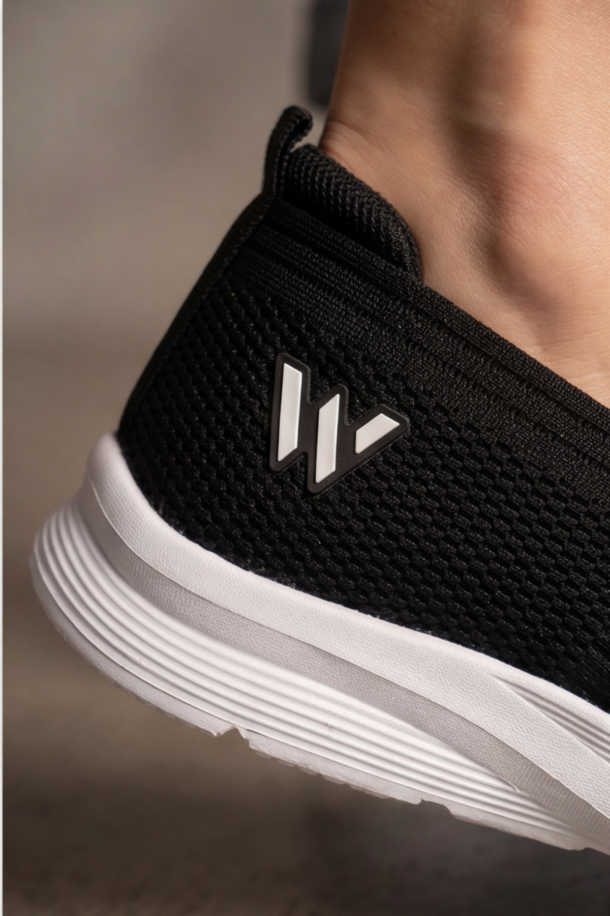 CloudWalk Comfort Siyah Beyaz Rahat Günlük Yumuşak Tabanlı 4 Mevsim Trend Kadın Slip-On Sneaker Ayakkabı