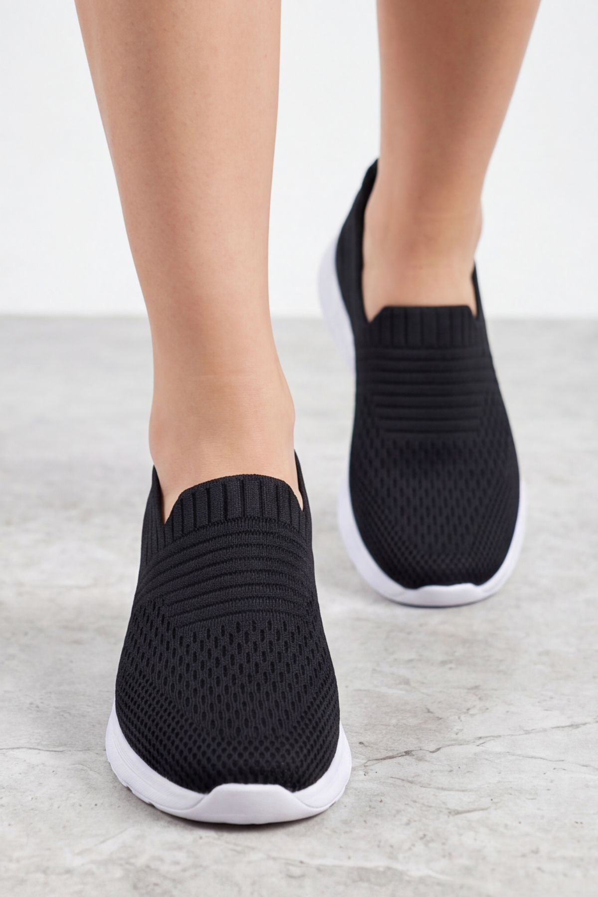CloudWalk Comfort Siyah Beyaz Rahat Günlük Yumuşak Tabanlı 4 Mevsim Trend Kadın Slip-On Sneaker Ayakkabı