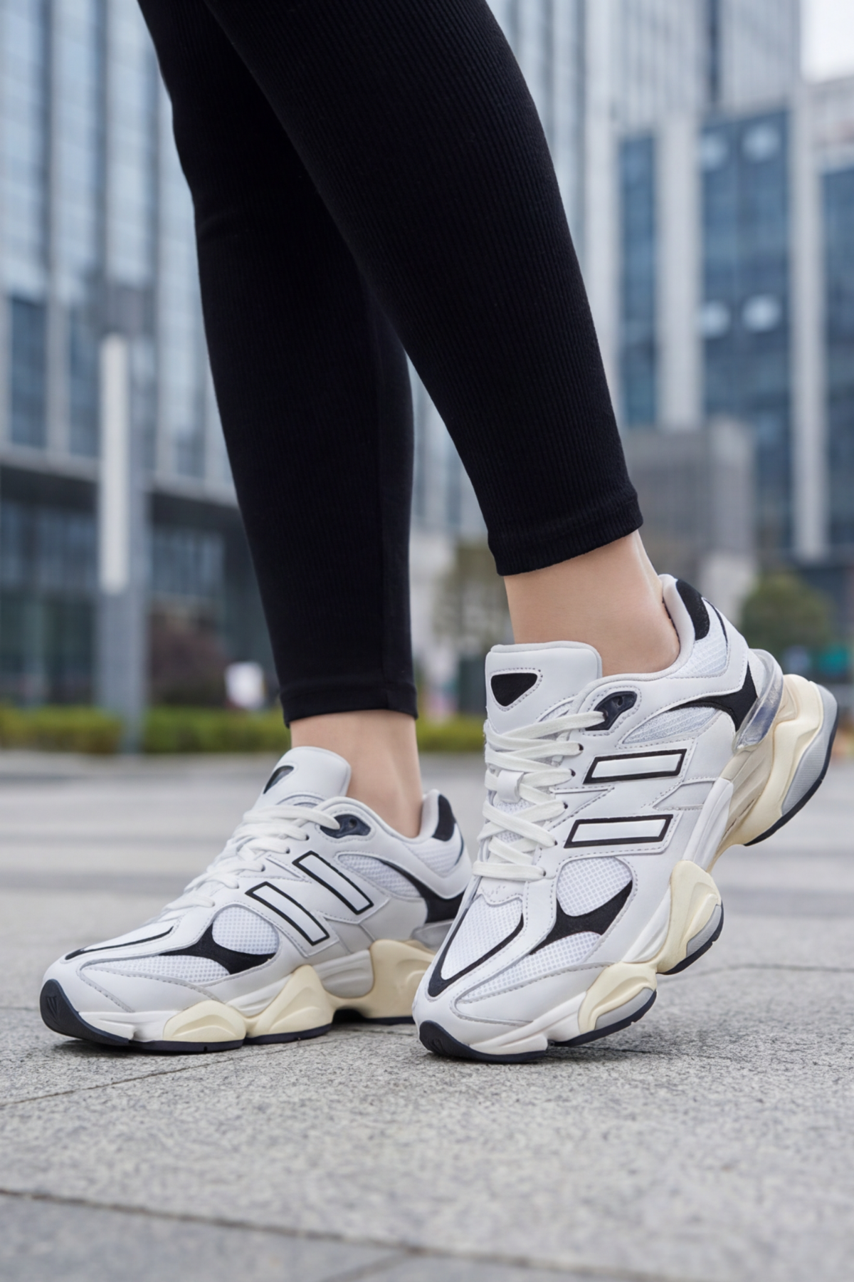 Cloud-Strut Retro-Modern Unisex Sneaker - Yüksek Tabanlı, Nefes Alabilen File Panelli Beyaz Siyah Günlük Spor Ayakkabı ve Yürüyüş Serisi