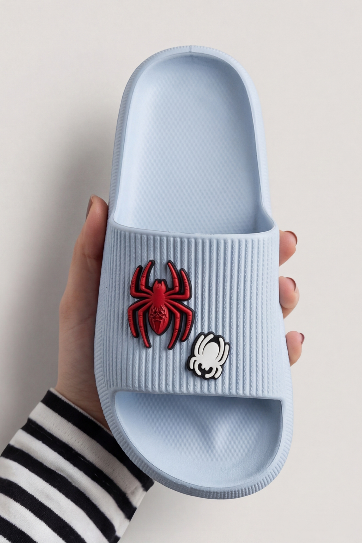 Hero-Clog Macera Serisi - Gri Maske Figürlü Erkek Çocuk - Bebek Terlik : Ultra Hafif, Anatomik İç Tabanlı ve Kaymaz Yazlık Çocuk Açık Terlik