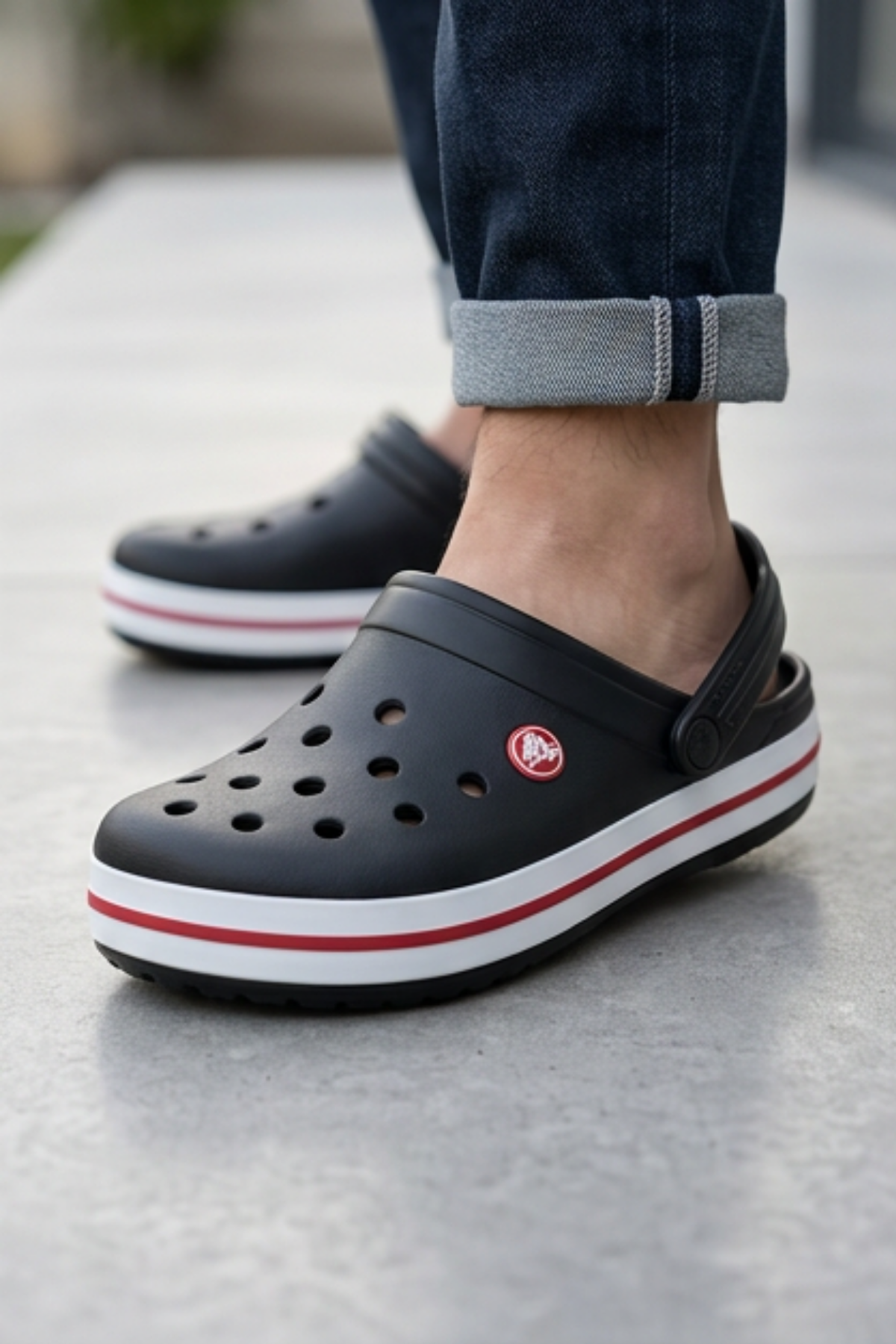 Iconic Shadow Unisex Clog Serisi - Siyah Renk Grafik Baskılı, Anatomik İç Tabanlı ve Hareketli Topuk Bantlı Ultra Hafif Plaj, Havuz ve Ev Terliği