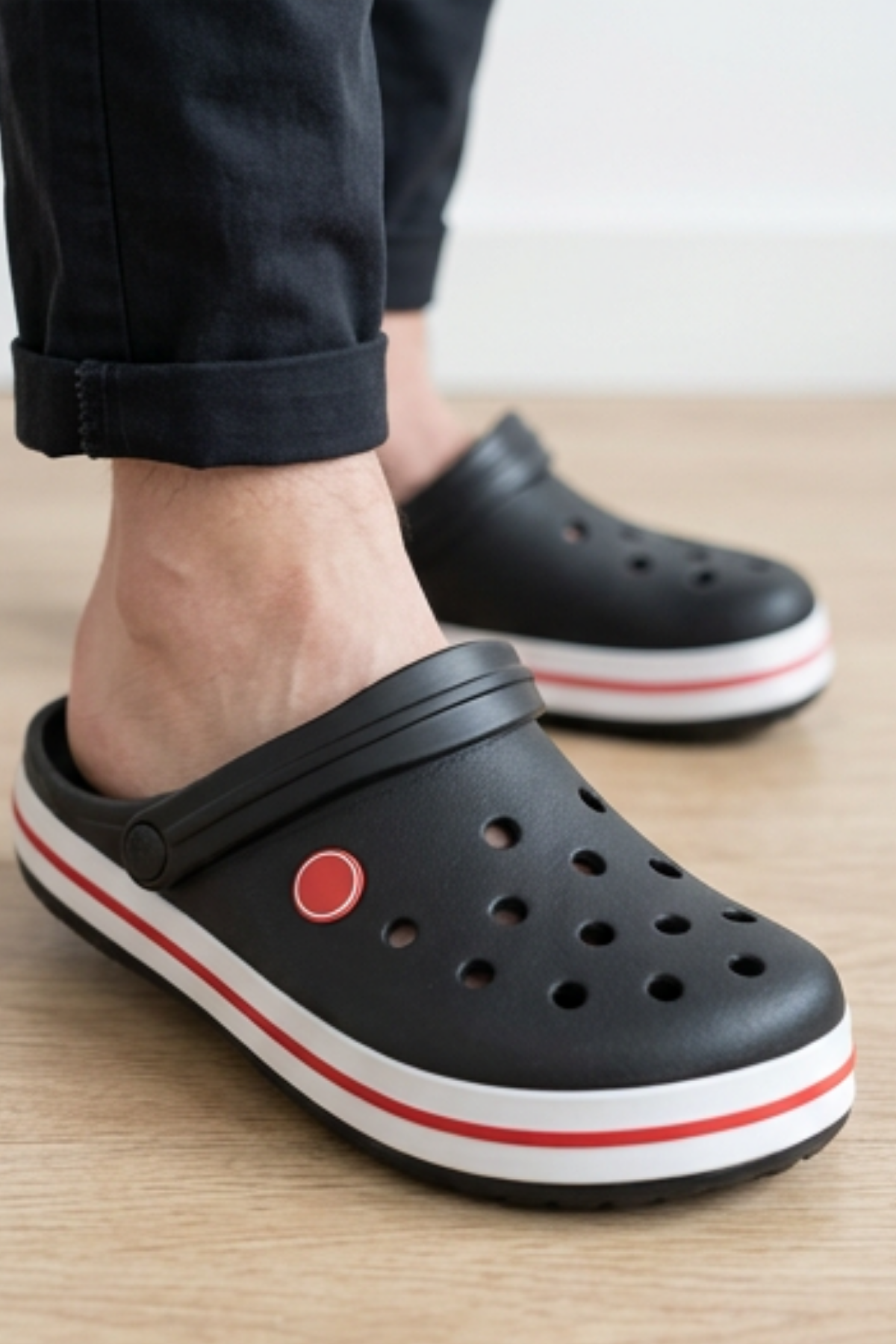 Iconic Shadow Unisex Clog Serisi - Siyah Renk Grafik Baskılı, Anatomik İç Tabanlı ve Hareketli Topuk Bantlı Ultra Hafif Plaj, Havuz ve Ev Terliği