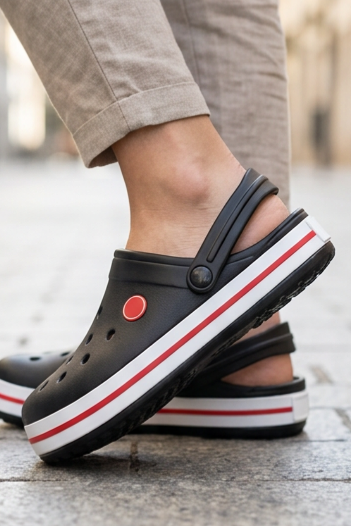 Iconic Shadow Unisex Clog Serisi - Siyah Renk Grafik Baskılı, Anatomik İç Tabanlı ve Hareketli Topuk Bantlı Ultra Hafif Plaj, Havuz ve Ev Terliği
