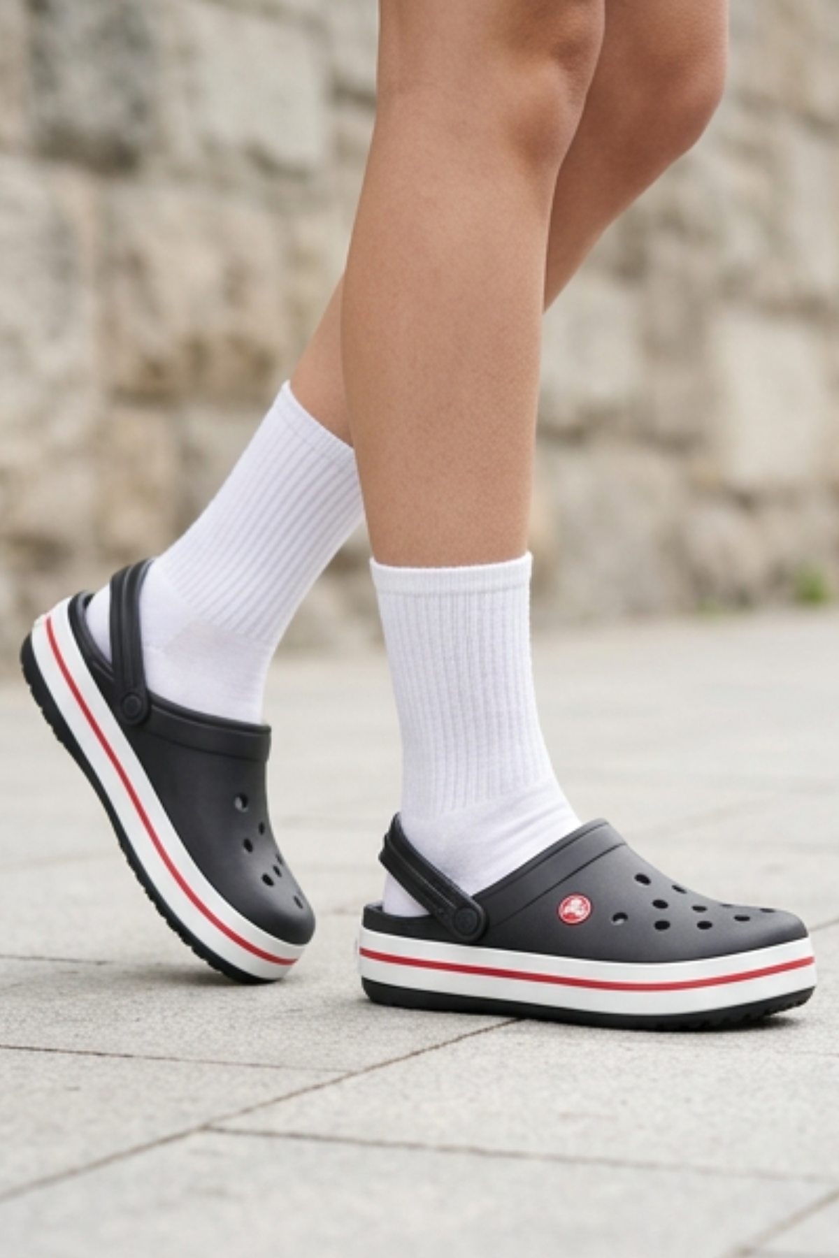 Iconic Shadow Unisex Clog Serisi - Siyah Renk Grafik Baskılı, Anatomik İç Tabanlı ve Hareketli Topuk Bantlı Ultra Hafif Plaj, Havuz ve Ev Terliği