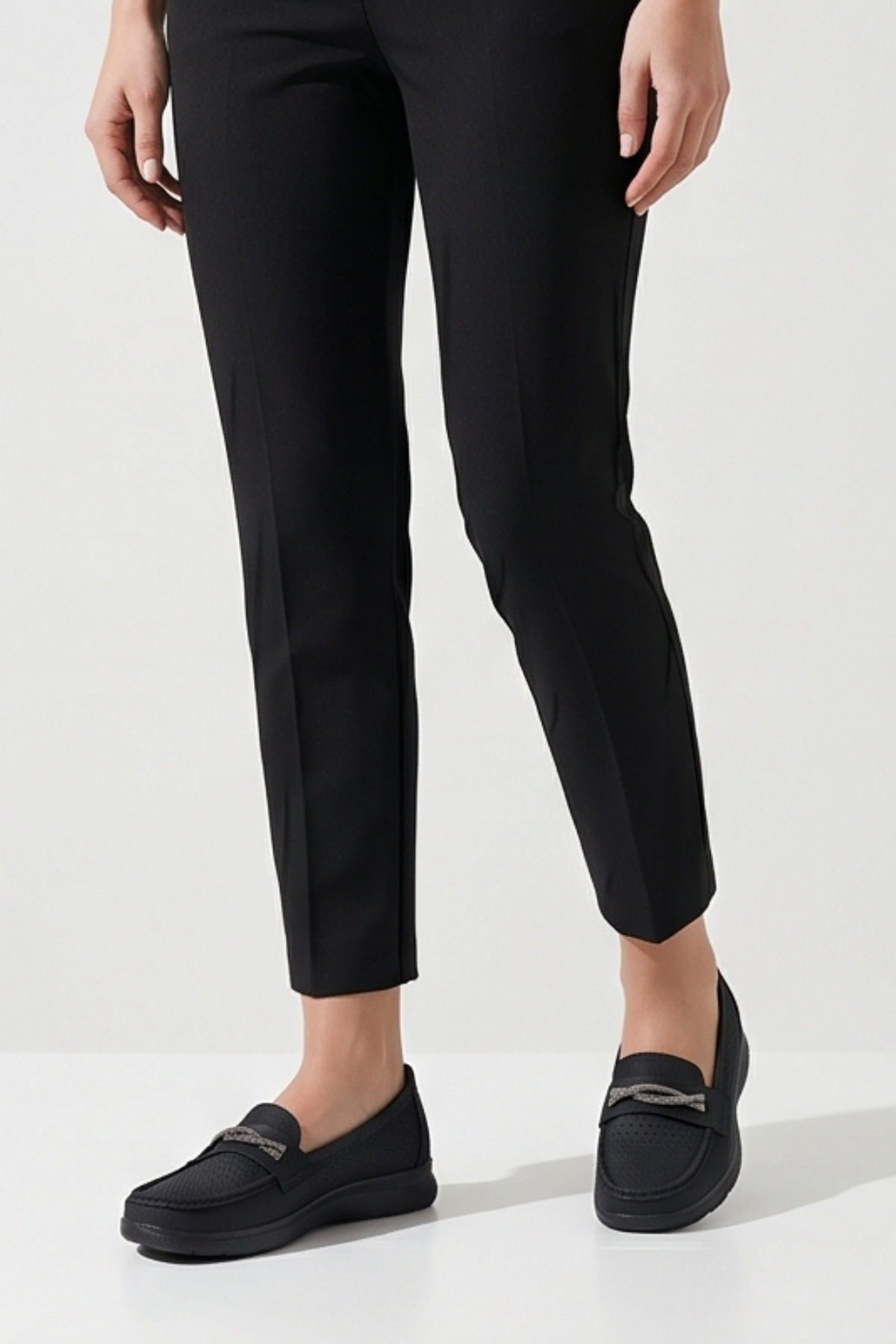Aura Comfort – Ortopedik Tabanlı Işıltı Detaylı Kadın Siyah Günlük Casual Loafer Ayakkabı