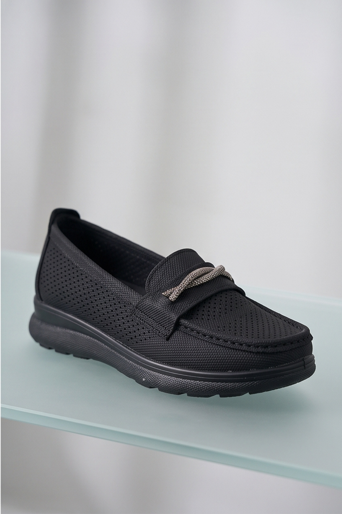 Aura Comfort – Ortopedik Tabanlı Işıltı Detaylı Kadın Siyah Günlük Casual Loafer Ayakkabı