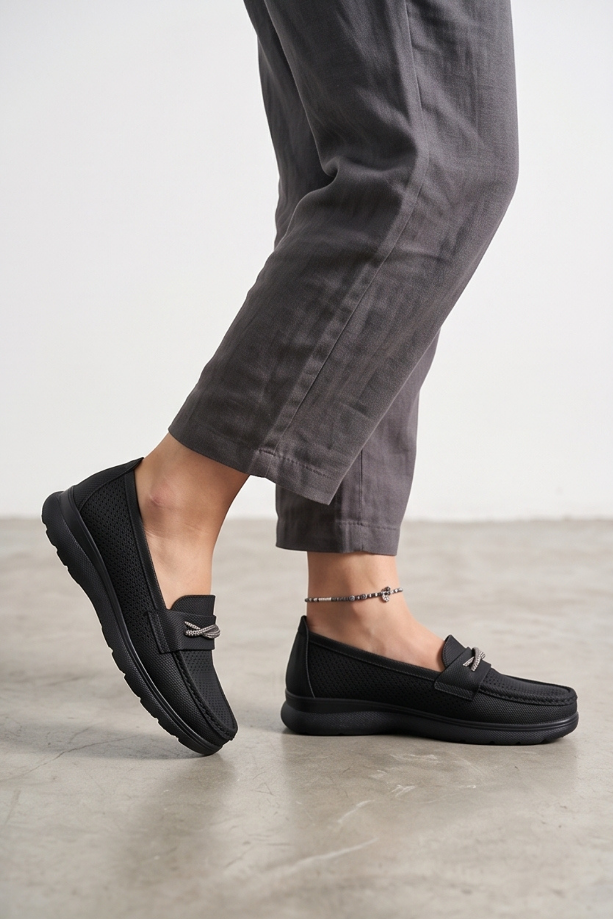 Aura Comfort – Ortopedik Tabanlı Işıltı Detaylı Kadın Siyah Günlük Casual Loafer Ayakkabı