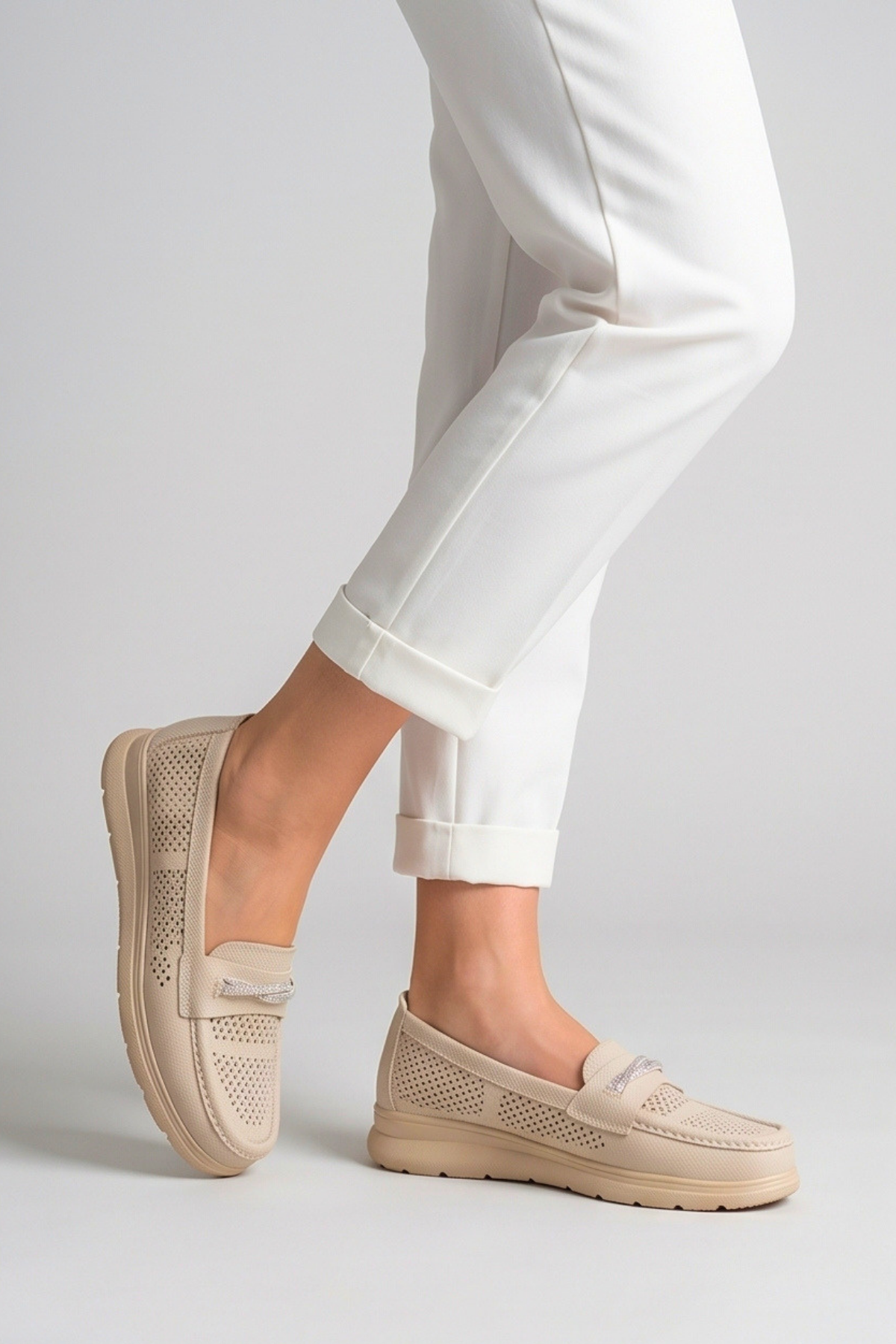 Aura Comfort – Ortopedik Tabanlı Işıltı Detaylı Kadın Krem Günlük Casual Loafer Ayakkabı