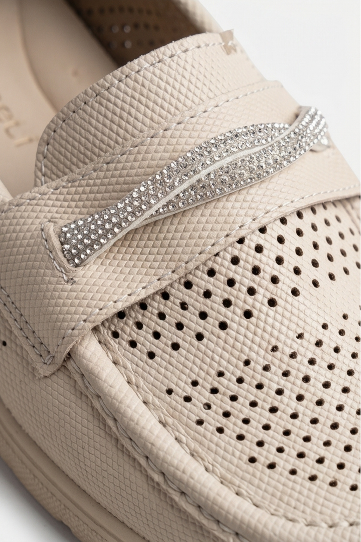 Aura Comfort – Ortopedik Tabanlı Işıltı Detaylı Kadın Krem Günlük Casual Loafer Ayakkabı