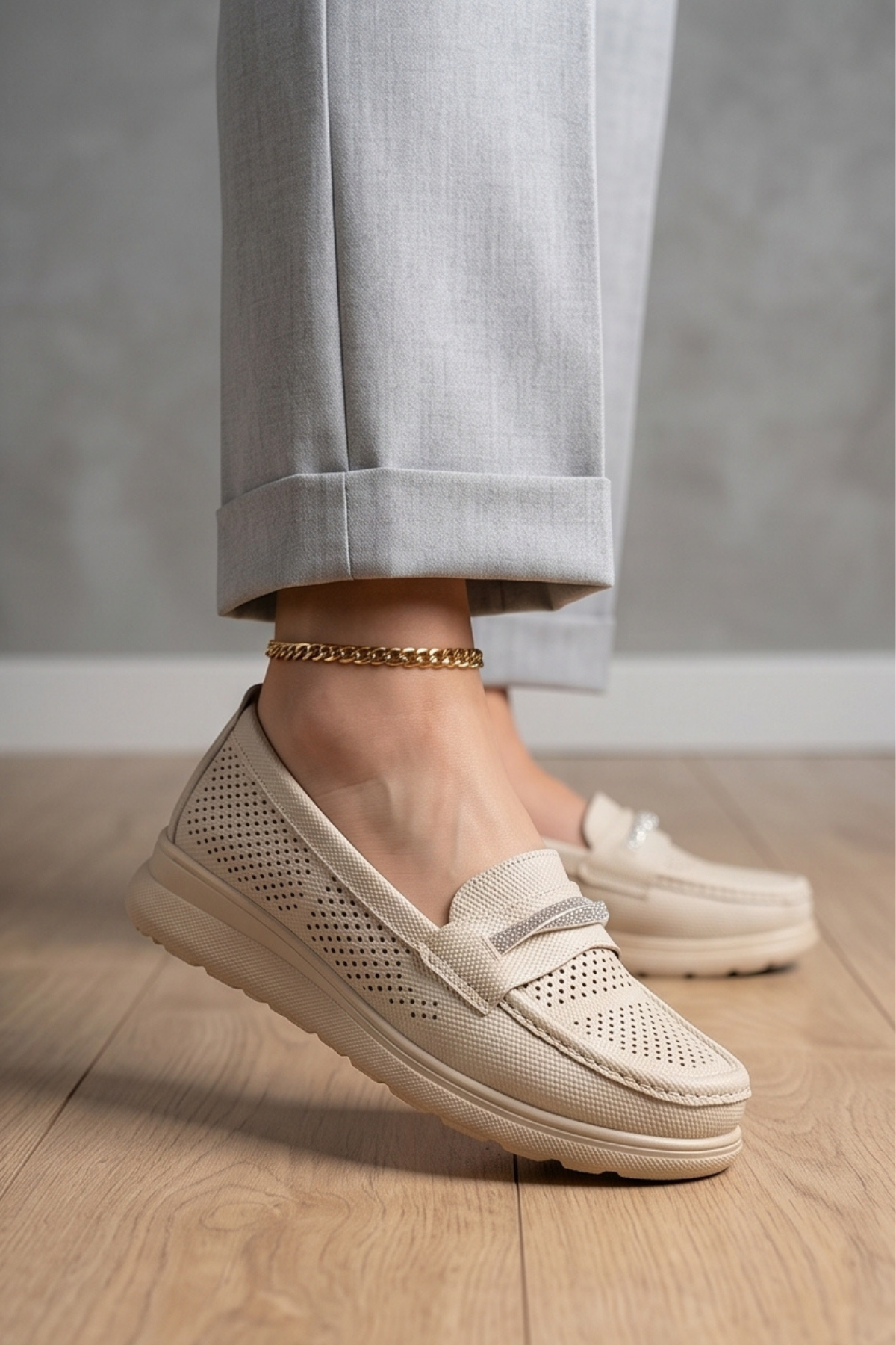 Aura Comfort – Ortopedik Tabanlı Işıltı Detaylı Kadın Krem Günlük Casual Loafer Ayakkabı