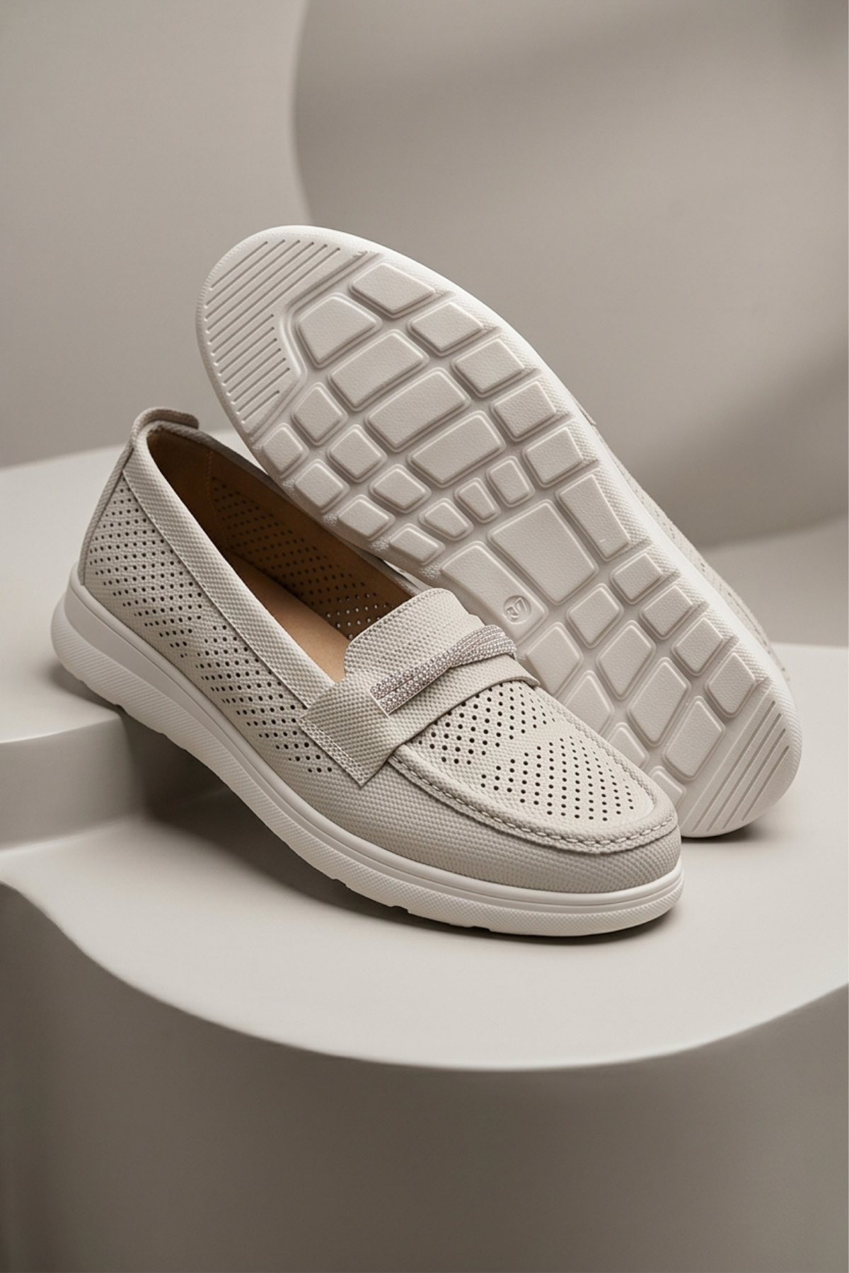 Aura Comfort – Ortopedik Tabanlı Işıltı Detaylı Kadın Buz Rengi Günlük Casual Loafer Ayakkabı