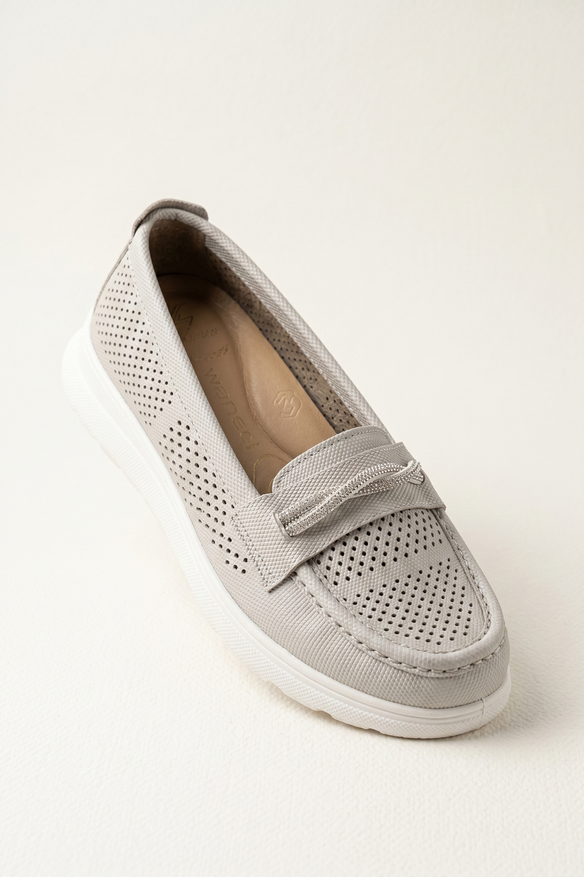 Aura Comfort – Ortopedik Tabanlı Işıltı Detaylı Kadın Buz Rengi Günlük Casual Loafer Ayakkabı
