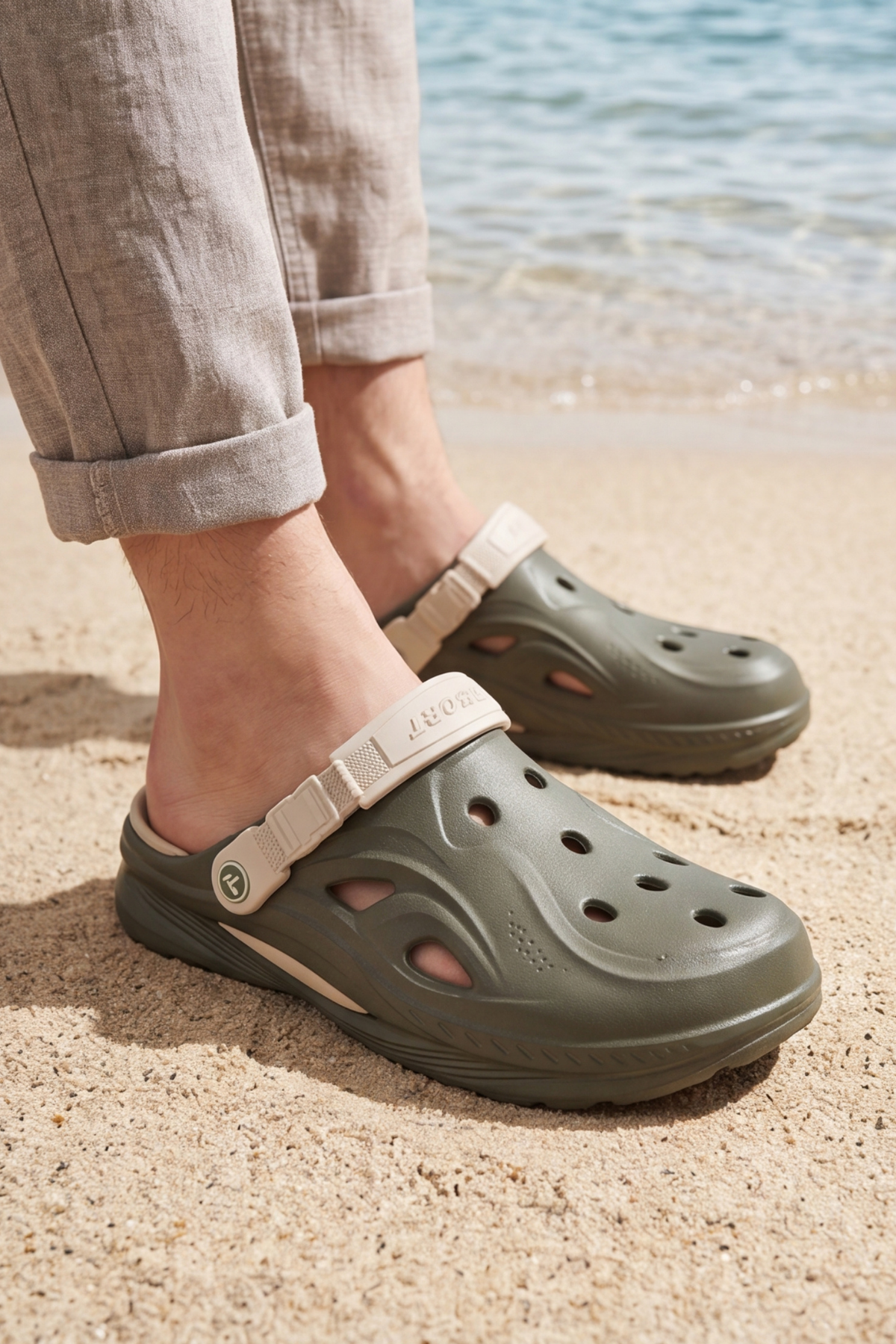 Terra Strata: Erkek Çift Tabanlı Haki - Bej Comfort Clog Erkek Terlik - Tokalı Arka Bantlı Spor Sandalet, Havuz, Plaj ve Günlük Doğa Yürüyüşü Anatomik Terliği