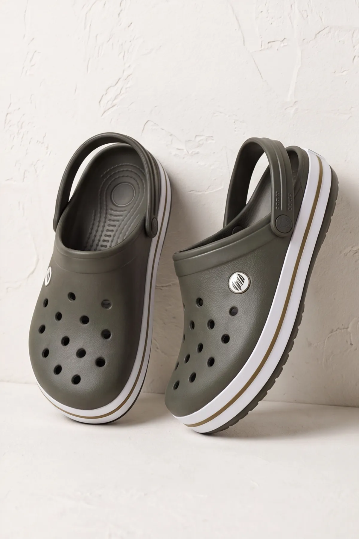 EasyStep - Haki Beyaz Unisex Hafif EVA Sabo Terlik, Ergonomik Tabanlı Nefes Alabilen Islak Zemin Uyumlu Kemerli Hastane, Plaj, Ev ve Günlük Kullanım Terliği - Clog Sandalet