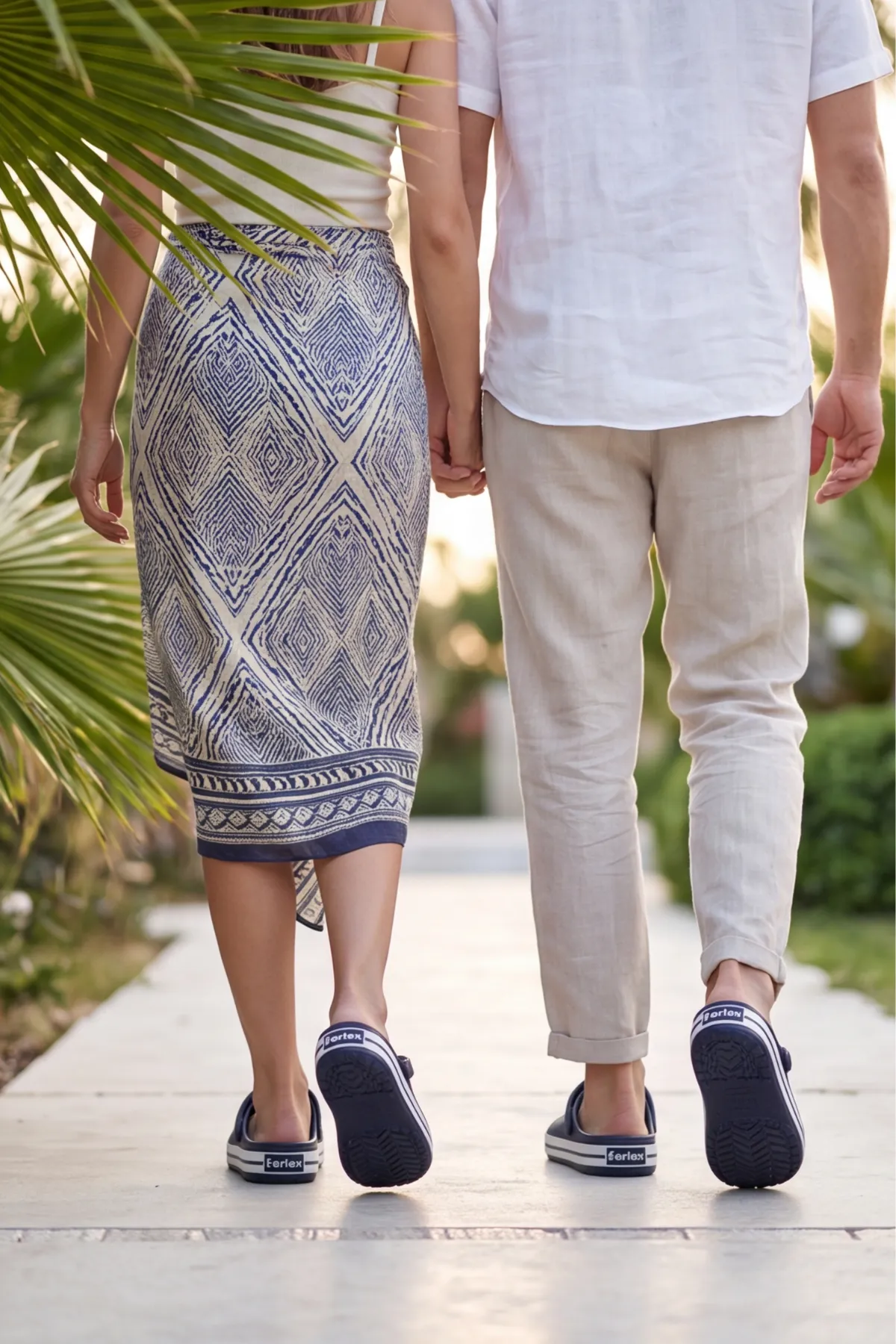EasyStep - Lacivert Unisex Hafif EVA Sabo Terlik, Ergonomik Tabanlı Nefes Alabilen Islak Zemin Uyumlu Kemerli Hastane, Plaj, Ev ve Günlük Kullanım Terliği - Clog Sandalet