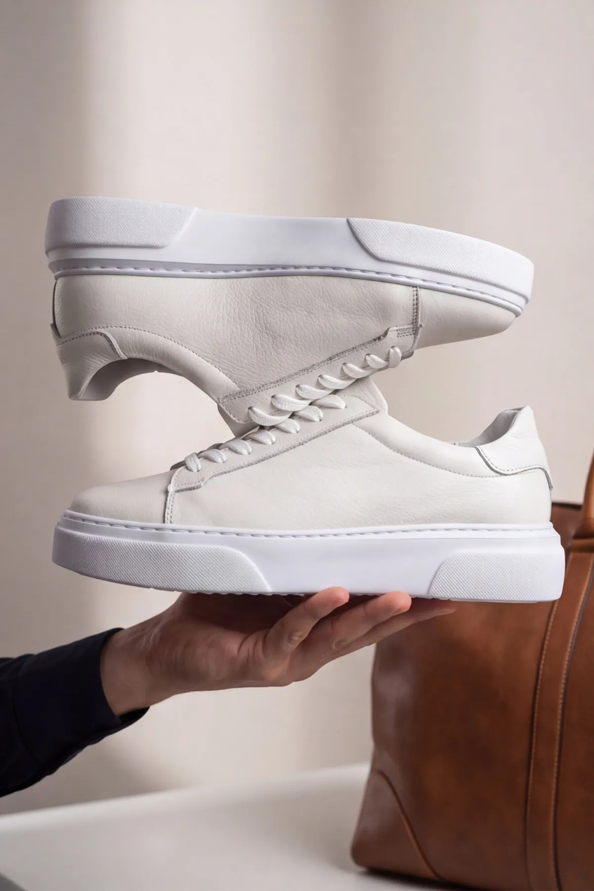 Prestige Sneaker – Hakiki Deri Beyaz Erkek Sneaker, Ergonomik Kalın ve Yumuşak Tabanlı Bağcıklı Günlük Ayakkabı