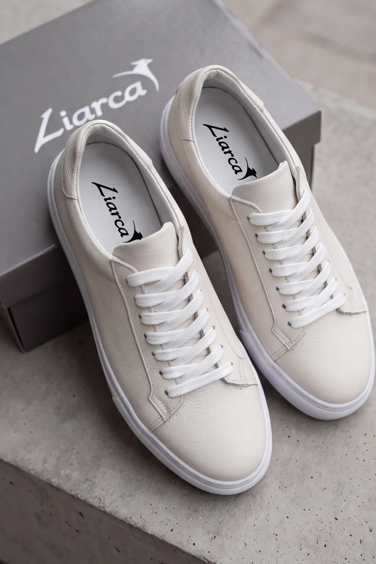 Prestige Sneaker – Hakiki Deri Beyaz Erkek Sneaker, Ergonomik Kalın ve Yumuşak Tabanlı Bağcıklı Günlük Ayakkabı
