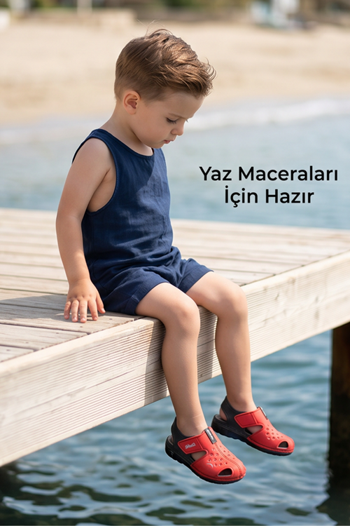 BreezeWalk Hafif ve Esnek Tabanlı Delikli Erkek Çocuk Kırmızı Beyaz Sandalet - Cırt Cırtlı Arka Bantlı Havuz Deniz ve Günlük Yazlık Spor Çocuk Ayakkabısı