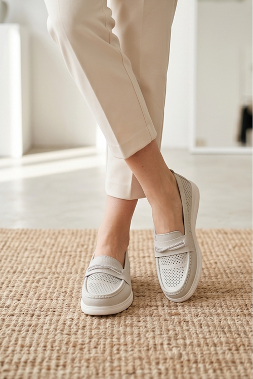 Aura Comfort – Ortopedik Tabanlı Işıltı Detaylı Kadın Buz Rengi Günlük Casual Loafer Ayakkabı