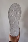 Classic-Icon Beyaz Deri Görünümlü Yeşil Amblemli Günlük Kadın Sneaker - Rahat Tabanlı Minimalist Şehir Ayakkabısı