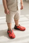 BreezeWalk Hafif ve Esnek Tabanlı Delikli Erkek Çocuk Kırmızı Beyaz Sandalet - Cırt Cırtlı Arka Bantlı Havuz Deniz ve Günlük Yazlık Spor Çocuk Ayakkabısı