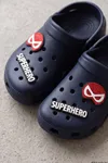 Hero-Clog Macera Serisi - Lacivert Maske Figürlü Erkek Çocuk - Bebek Terlik ve Sandalet: Ultra Hafif, Anatomik İç Tabanlı ve Emniyetli Çocuk Terlik