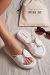 Glimmer Slipper Fiyonklu Taşlı Kadın Terlik - Büzgülü Yastık Tabanlı Hafif Günlük Yazlık Beyaz Kadın Terlik