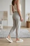 Unisex Ultra Hafif Yumuşak Peluş Kaymaz Taban Anne Çocuk Misafir Bej Kalp Desenli Ev Terliği 5808